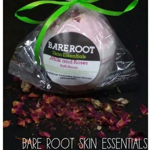 Set of 2 Milk and roses bath bombs